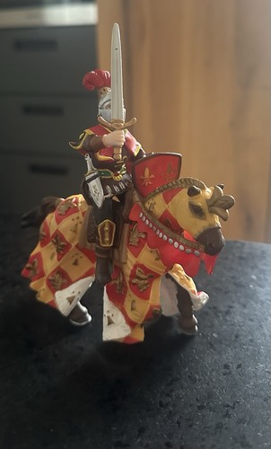 Ritterfigur mit pferd schwert - ritterfigur,